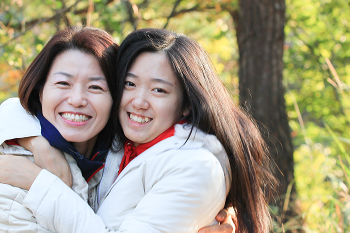 자기돌아보기 명상을 하는 엄마와 아이
